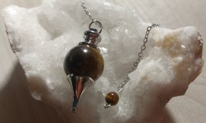 pendule sphère œil de tigre