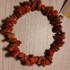 ❤️ Bracelet Baroque en Jaspe Rouge Ancrage – Vitalité – Force intérieure Pierre de la stabilité et du courage, le jaspe rouge est un véritable pilier énergétique. ✨ Ses bienfaits : Redonne énergie et motivation Favorise l’ancrage et la sécurité intérieure Aide à dépasser la fatigue physique et mentale Soutient dans les périodes de stress ou de changements 💬 Idéal si tu te sens dispersée, épuisée ou que tu as besoin de retrouver ton élan vital. 👉 Un bracelet puissant, rassurant, qui te reconnecte à la terre et à ta force intérieure.