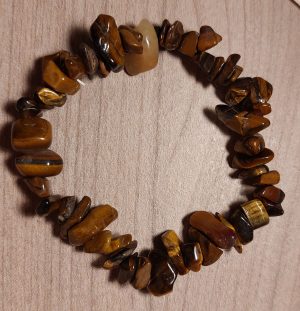 Le bracelet baroque en œil de tigre est une pierre de force, de protection et de confiance en soi. Il aide à repousser les énergies négatives et favorise un sentiment de sécurité intérieure.
