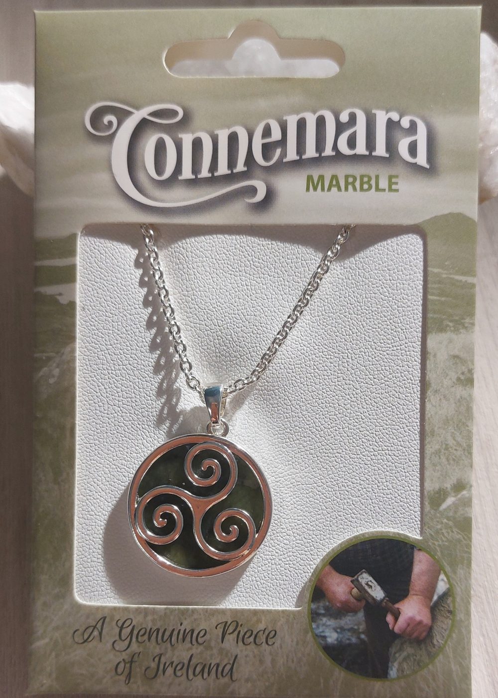 pendentif marbre du connemara - Triskele