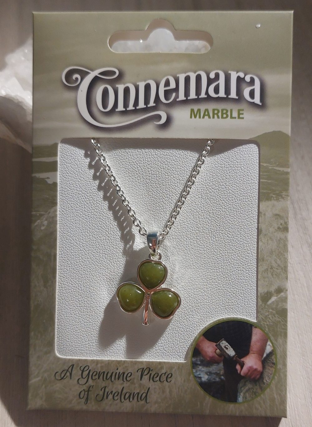 pendentif trefle marbre du connemara pendentif marbre du connemara - trèfle
