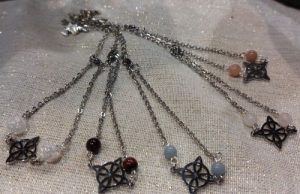 bracelet nœud de sorcière + pierres au choix
