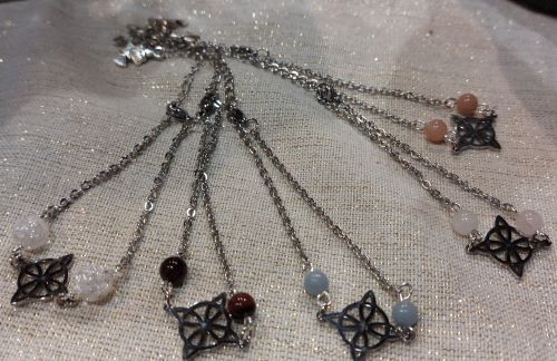 bracelet nœud de sorcière + pierres au choix