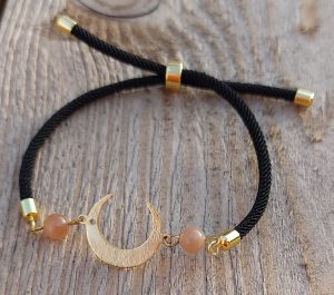 bracelet bijou fait main pierre de lune avec une lune