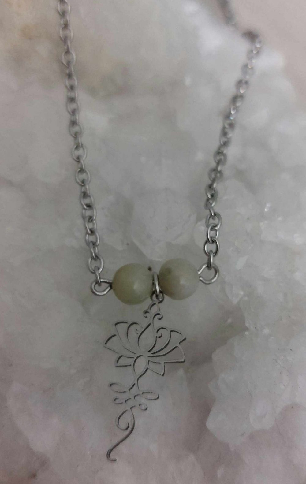 collier jade et lotus