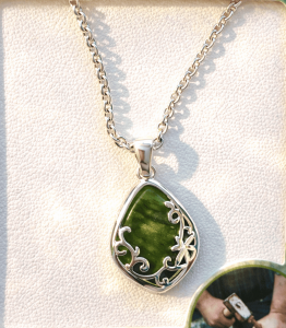 bijou pendentif en marbre du connemara