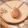 Le pendentif en aventurine pêche est une pierre associée à la douceur, à l’apaisement émotionnel et à l’amour de soi. Le pendentif en aventurine pêche est une pierre associée à la douceur, à l’apaisement émotionnel et à l’amour de soi.